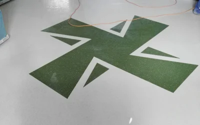 Terrazo Continuo con Diseño Personalizado en Farmacia